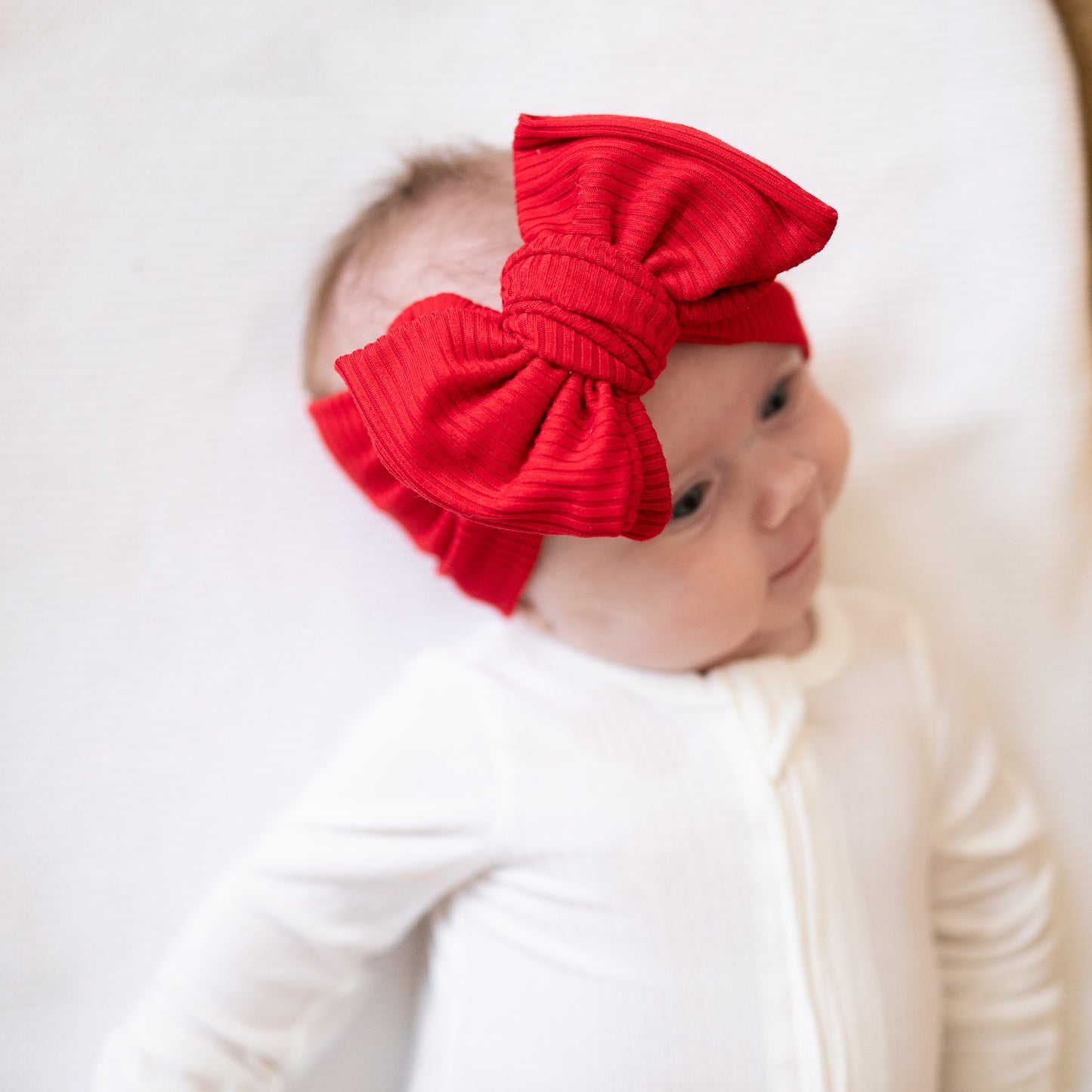 📸 Pictured: Red Ribbed Oversized Bow, Newborn Size