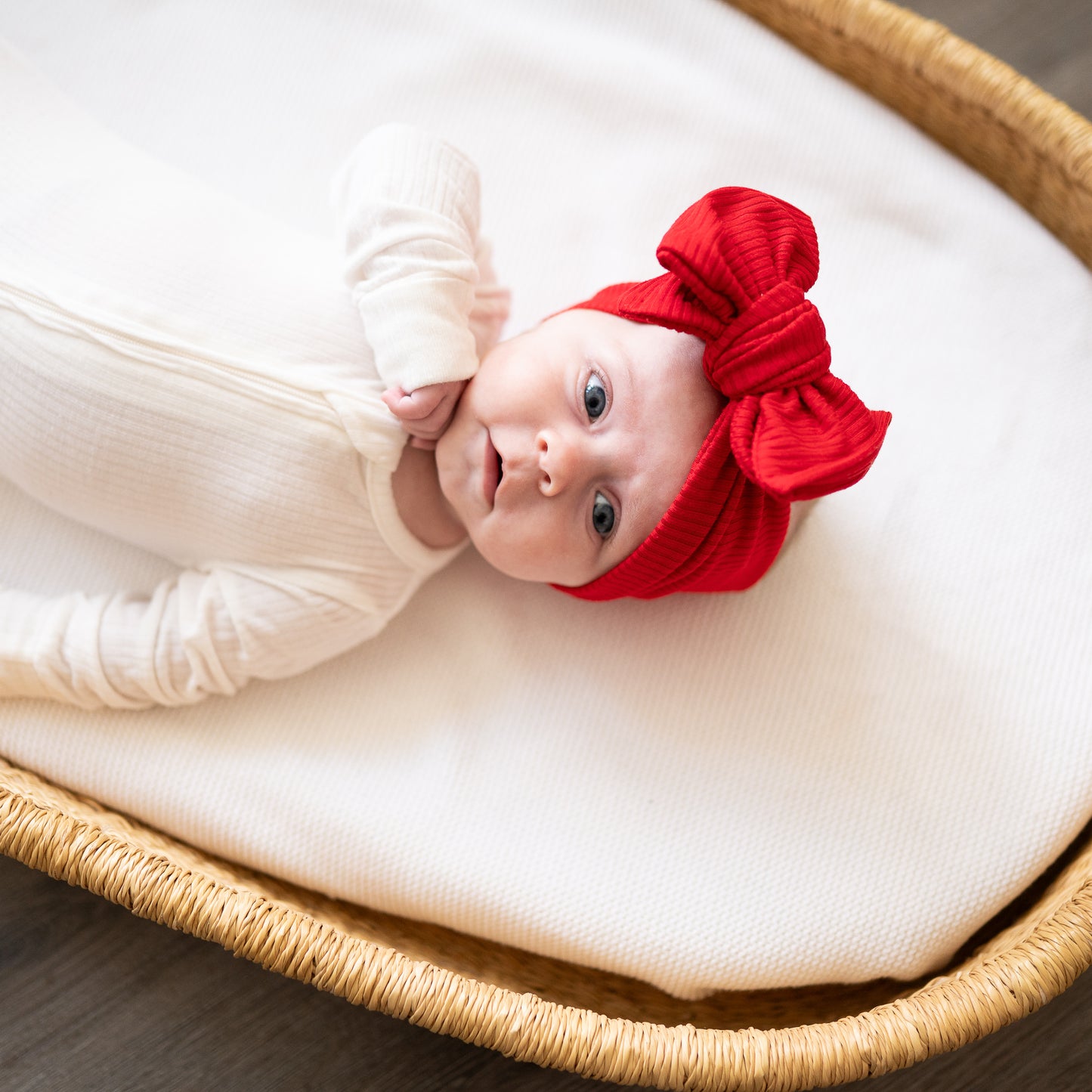 📸 Pictured: Red Ribbed Oversized Bow, Newborn Size