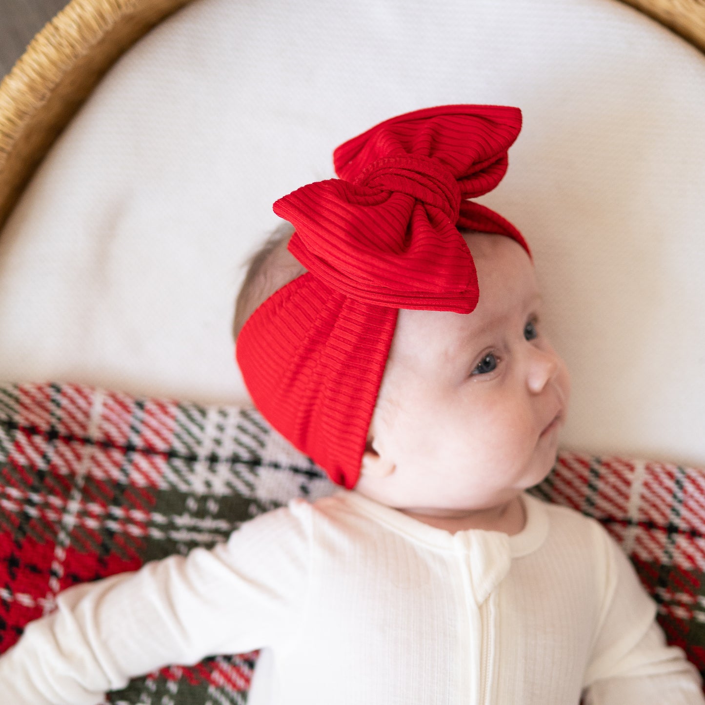 📸 Pictured: Red Ribbed Oversized Bow, Newborn Size