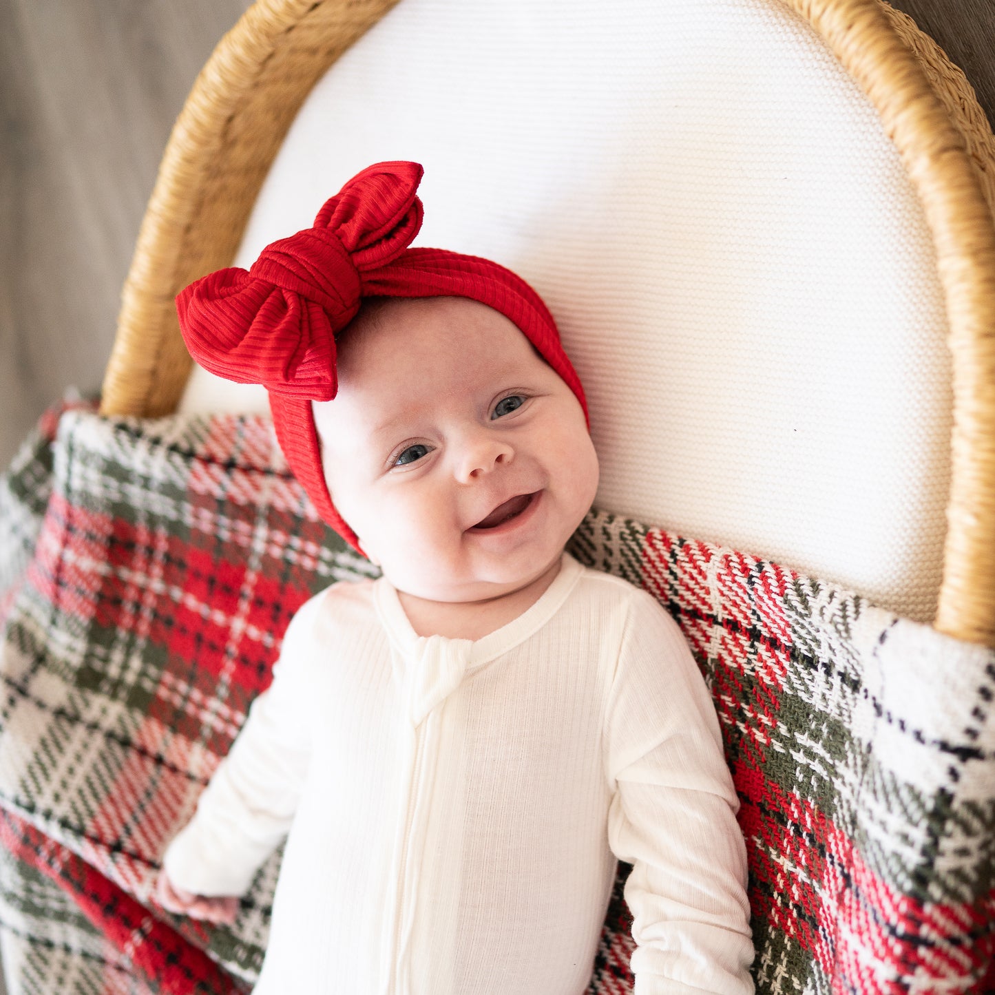 📸 Pictured: Red Ribbed Oversized Bow, Newborn Size